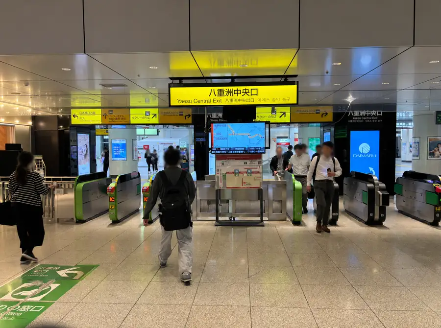 Yellow Yaesu Central Exit sign and JR ticket gates at Tokyo Station